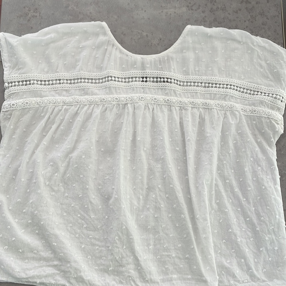 GYPSIES & MOONDUST women’s boxy fit semisheer white swiss dot crochet top size L